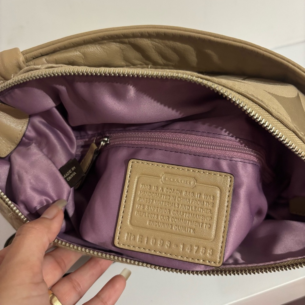 Coach Bag - Picture 7 of 9